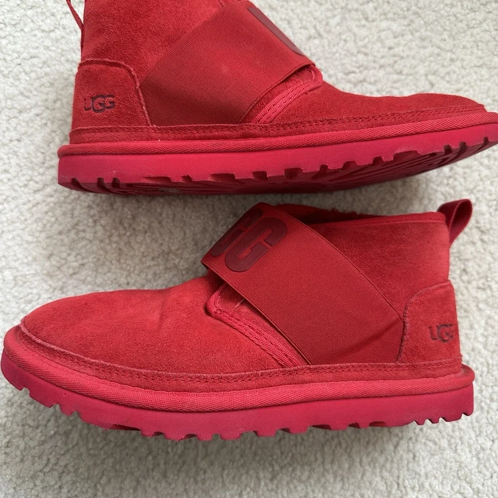 UGG Neumel II Graphic Spell Out Chukka Boots Men's Size 7 Samba‎ Red 1111730